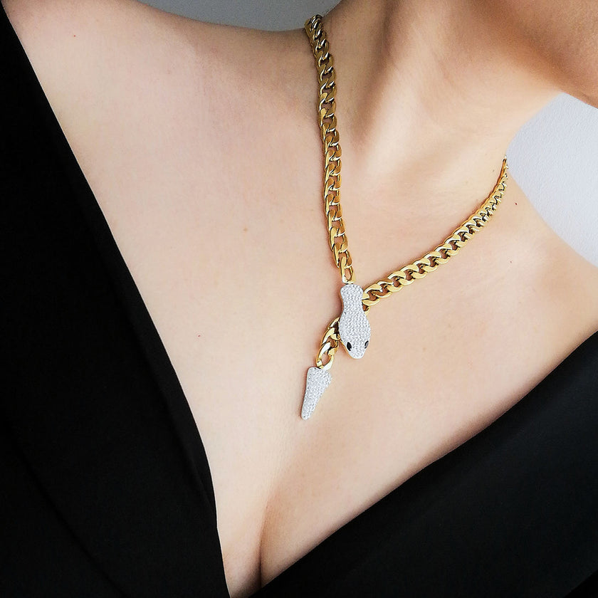 Colier din otel inoxidabil placat cu rodiu sau aur galben de 18k cu cristal incolor Austriac – Serpent’s Kiss vedere pe model 01S02-0011G