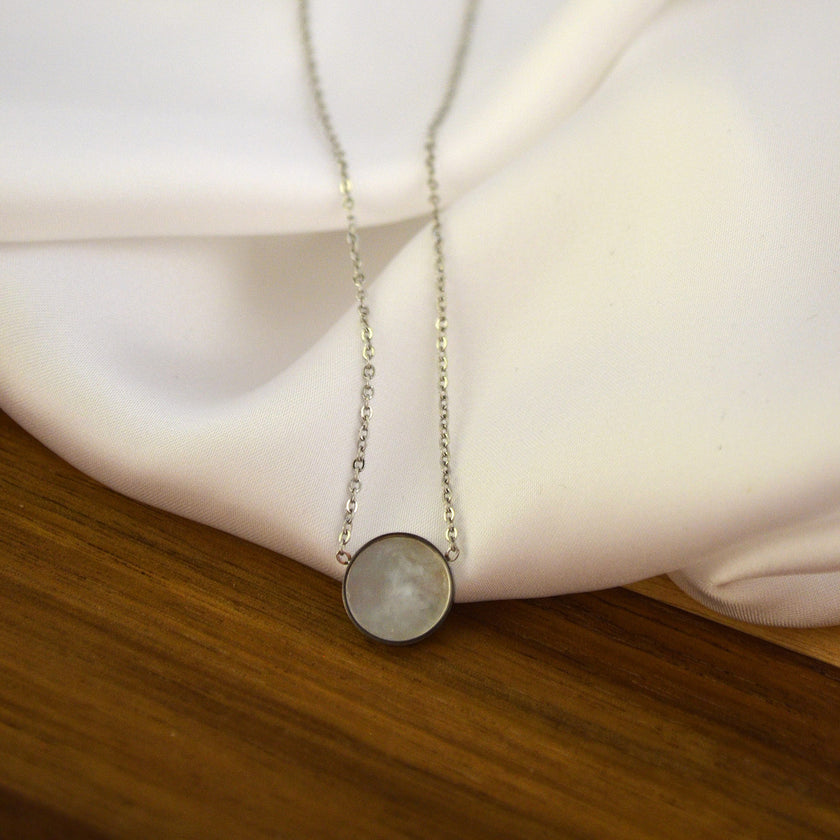 Colier din otel inoxidabil placat cu rodiu cu Sidef alb – Mellow Reins vedere detaliata 01S02-0002