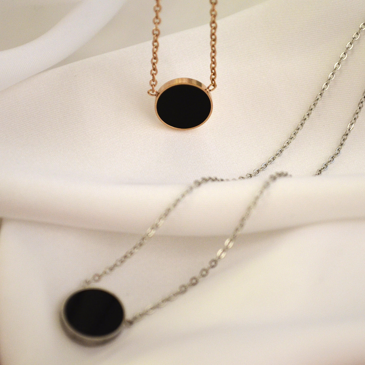 Colier din otel inoxidabil placat cu rodiu cu Sidef negru – Mellow Reins vedere detaliata 01S02-0002