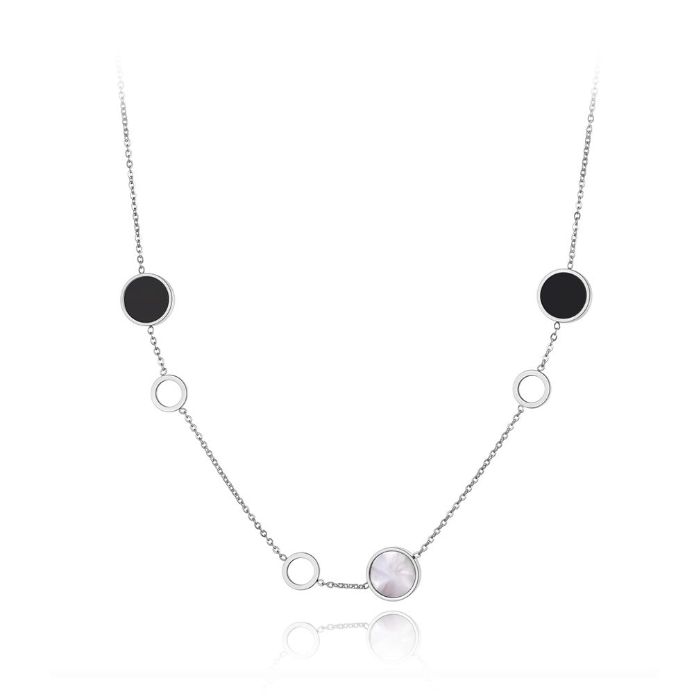 Colier din otel inoxidabil placat cu rodiu cu Sidef alb si negru – Serenity Trio vedere pe fundal alb 01S02-0005