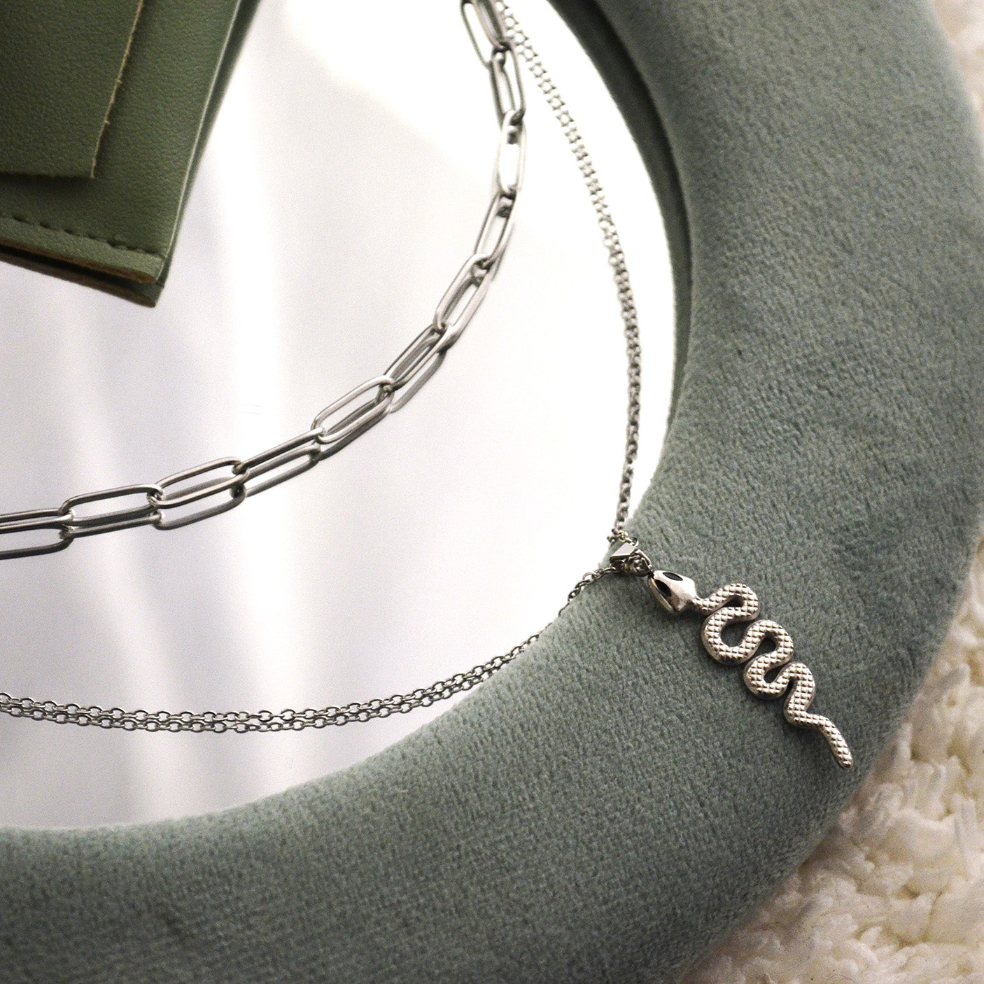 Colier din otel inoxidabil placat cu rodiu – Serpent Link vedere detaliata de ansamblu 01S02-0010