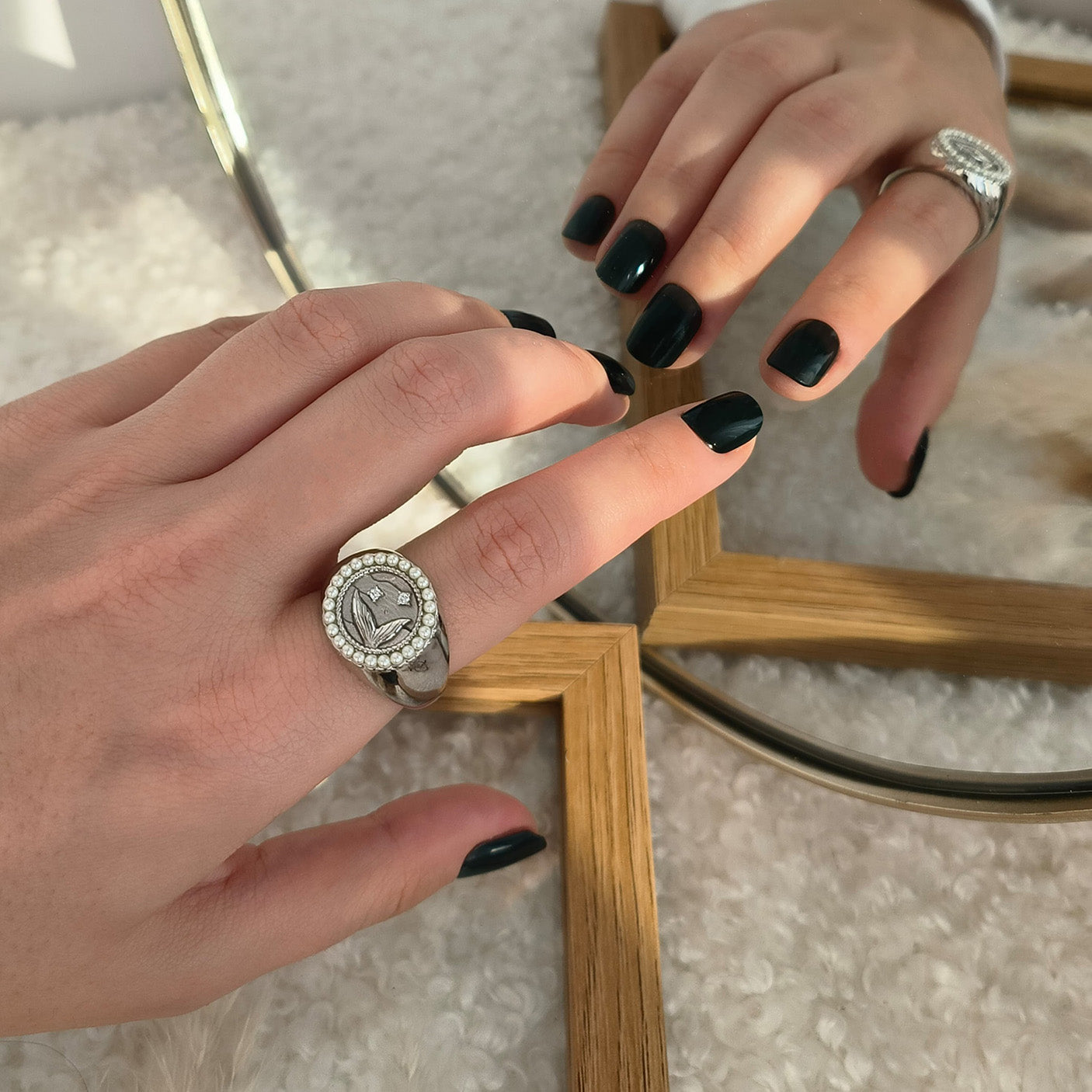 Inel din Argint Reins cu perle de apa dulce si zircon incolor – Siren’s Pearl vedere pe model 04R01-0022