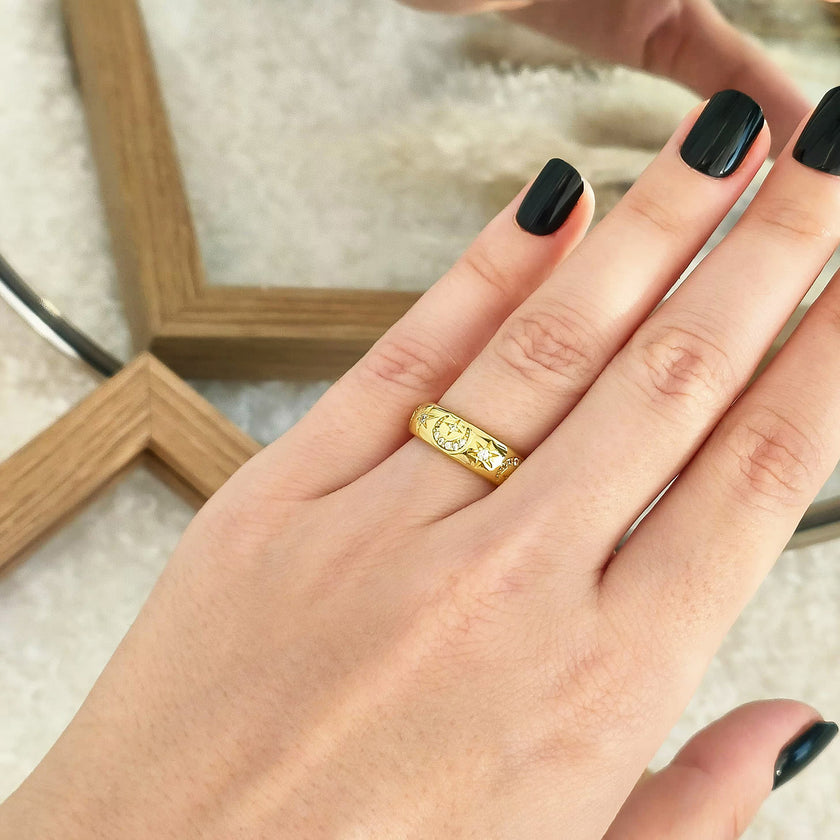 Inel din Argint Reins cu pietre semipretioase placat cu aur 18k – Moon and star vedere pe model 04R01-0021